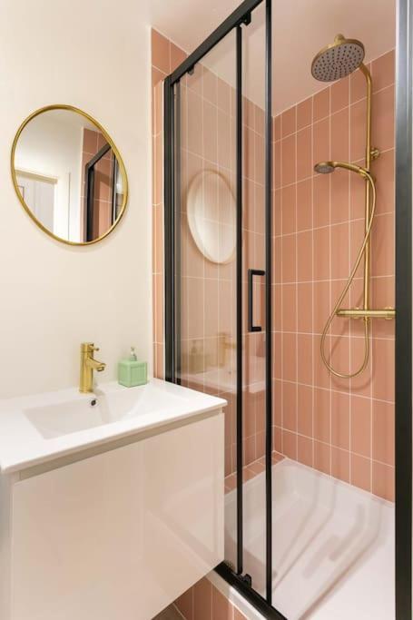 Pink Fairytale-Like Apartment Antwerp Luaran gambar