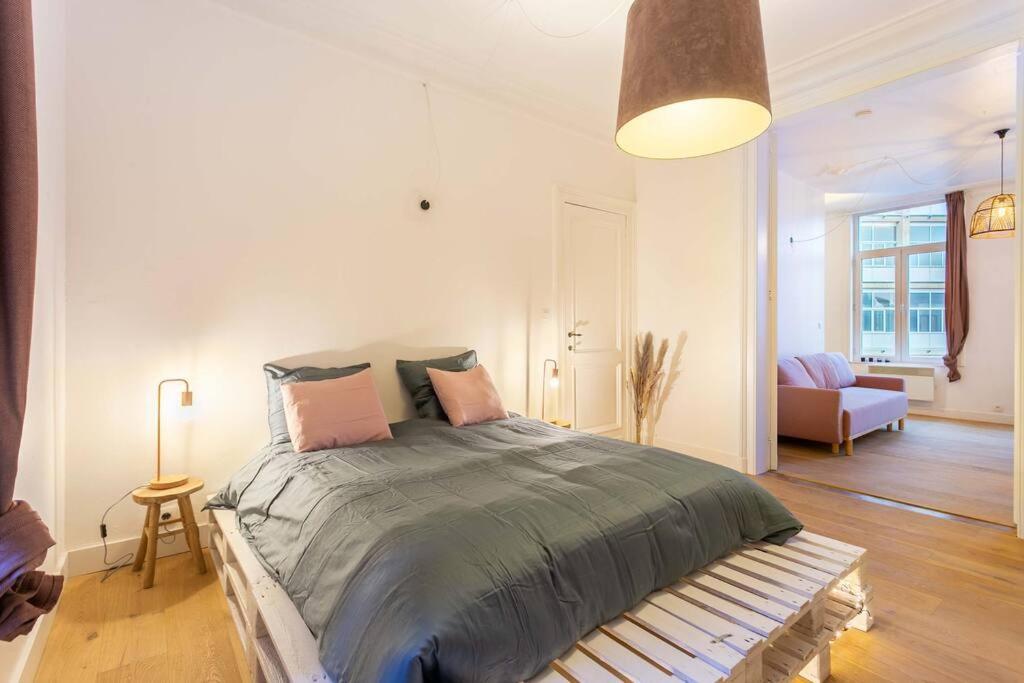 Pink Fairytale-Like Apartment Antwerp Luaran gambar