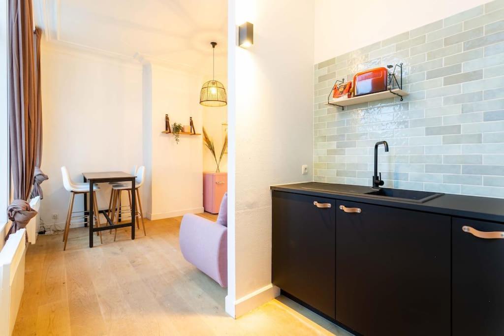 Pink Fairytale-Like Apartment Antwerp Luaran gambar