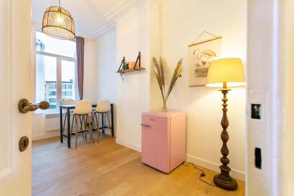 Pink Fairytale-Like Apartment Antwerp Luaran gambar